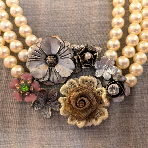 Anthropologie statement necklace - Picture 1 of 2